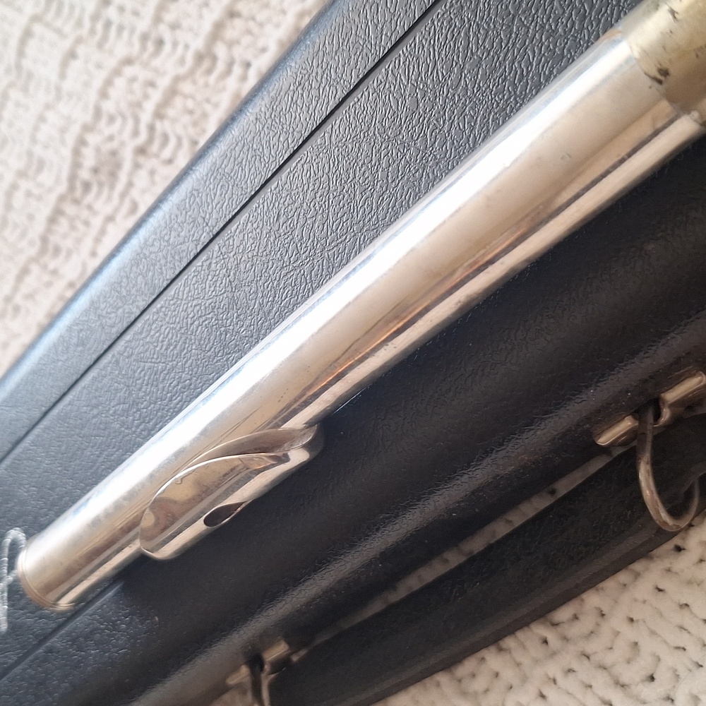 Vintage Armstrong Flute Silver Flute with Case Needs Polishing & Servicing - Picture 10 of 16